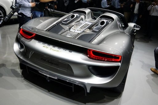 Porsche va lansa versiuni hibride pentru toate modelele sale