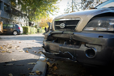 Șoferii români măsoară de șapte ori ca să cumpere o dată. Peste 60 de calcule pentru fiecare RCA vândut