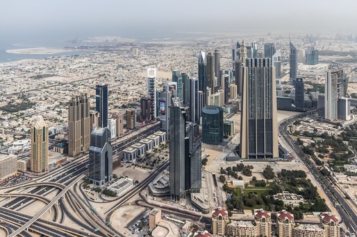 Un miliardar din Emirate a plătit 4,9 milioane de dolari pentru a avea cifra 1 pe plăcuța de înmatriculare a mașinii