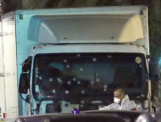 VIDEO&FOTO Atentat terorist la Nisa. Un camion a intrat în mulțime de Ziua Națională a Franței