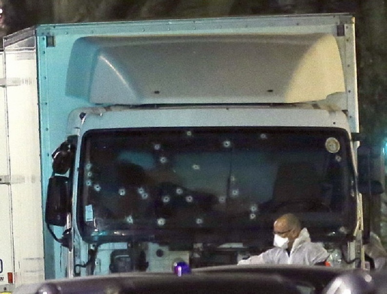 VIDEO Atentat terorist la Nisa. Un camion a intrat în mulțime de Ziua Națională a Franței