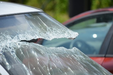 Omul de afaceri arădean Leontin Laslău a intrat cu mașina într-un taxi, trei persoane fiind rănite