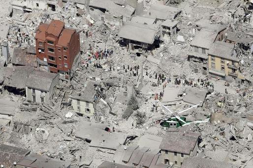  Cinci români morți în cutremurul din Italia, alți 11 sunt dați dispăruți