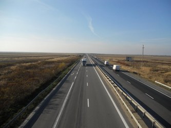 Trafic blocat pe Autostrada Soarelui, după ce un autotren încărcat cu oi s-a răsturnat