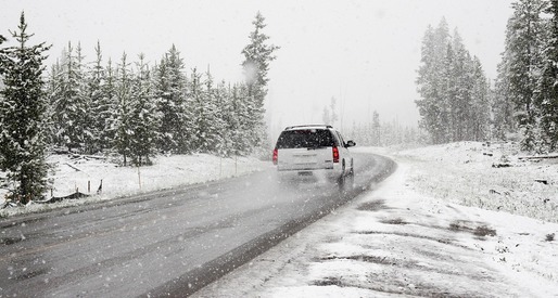 Traficul pe Transalpina, închis între Novaci și Obârșia Lotrului din cauza zăpezii