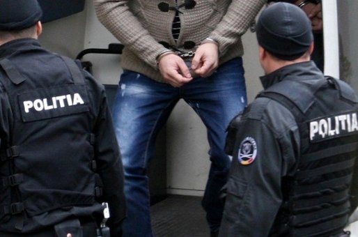 Două persoane au fost arestate în Capitală după ce ar fi încheiat asigurări false de 360.000 de euro