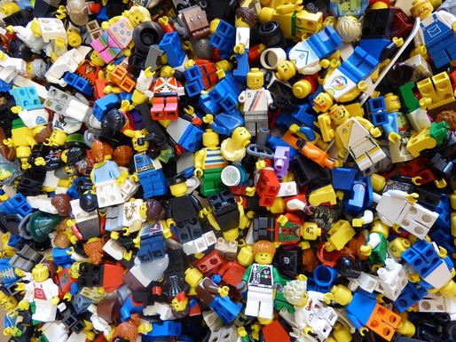 Celebrul producător de jucării Lego a renunțat să mai cumpere reclamă în tabloidul Daily Mail 