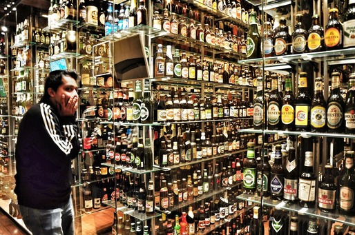 Comercianții de băuturi alcoolice, tutun, carburanți primesc un nou termen pentru obținerea atestatului de la ANAF