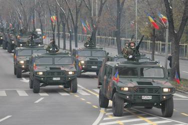 Romtehnica va reevalua patru oferte respinse la licitația pentru 286 de autoturisme de teren blindate. Alte patru contestații, printre care și una de la Teamnet Engineering, au fost respinse