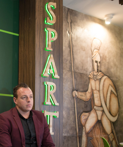Un fost fotbalist la Poli Timișoara, antrenat de Hagi, devenit antreprenor, deschide cel mai mare restaurant stradal Spartan
