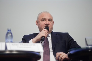 PROFIT HEALTH.forum Iulian Trandafir, Farmexpert: Amenzile pentru exportul ilegal de medicamente sunt bani de semințe. Se va merge înainte cu suveici din 4-5 firme