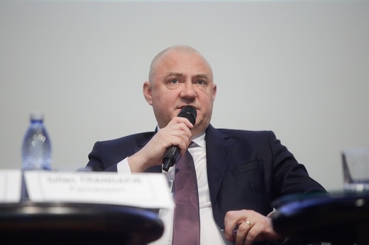 PROFIT HEALTH.forum Iulian Trandafir, Farmexpert: Amenzile pentru exportul ilegal de medicamente sunt bani de semințe. Se va merge înainte cu suveici din 4-5 firme