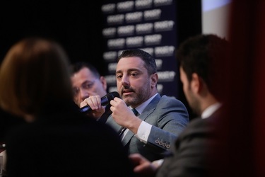 PROFIT HEALTH.forum  Spitalul Monza va depăși 1.000 operații pe cord deschis. Directorul Luca Militello: E absurd ca atâția pacienți să aleagă plata la privat în locul gratuității de la stat. CEO Regina Maria: Atenție la lipsa de transparență!