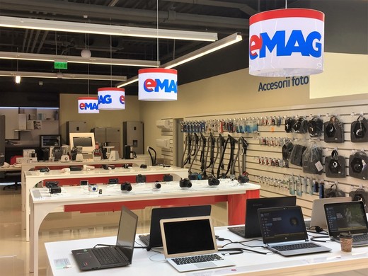 FOTO eMAG a deschis al doilea showroom din București, în Galeriile Titan
