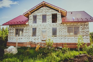 Primăriile ar urma să cumpere de pe piața liberă terenuri destinate construcției de locuințe pentru tineri