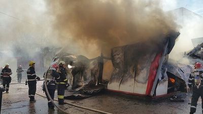VIDEO Incendiu la un depozit de cabluri din București, hala distrusă în totalitate