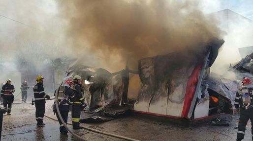 VIDEO Incendiu la un depozit de cabluri din București, hala distrusă în totalitate