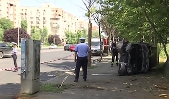 Mai mulți pietoni au fost loviți de o mașină pe Calea Văcărești, din Capitală. Doi dintre ei au fost răniți, fiind duși la spital