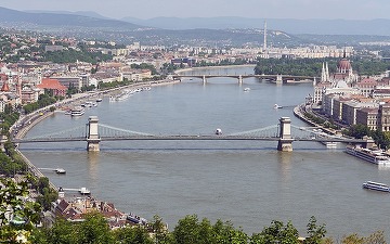Atenționări pentru călătorii români în Serbia, Ungaria și Italia din cauza temperaturilor extreme