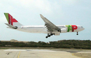 Zeci de români blocați de miercuri seară pe aeroportul din Lisabona, după ce cursa TAP Portugal a fost anulată. Și zborul de la București spre Lisabona a fost anulat