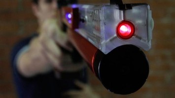 Zeci de americani, atacați cu o armă misterioasă, într-o țară ostilă