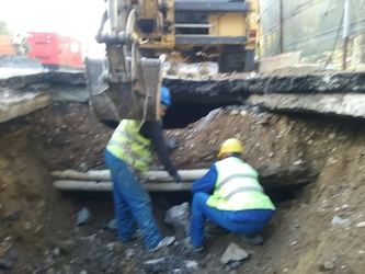 Trafic restricționat pe șoseaua Mihai Bravu din Capitală. Apa Nova București înlocuiește un canal colector vechi de 90 de ani care a cedat