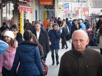 Fractură în percepția românilor asupra firmelor private: 46% le văd ca factor de progres, dar 28% cred că reprezintă "exploatare"