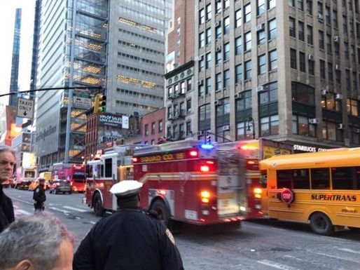 VIDEO Un dispozitiv improvizat a explodat în New York, în apropierea autogării din Manhattan