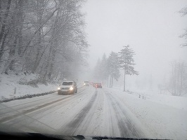 Cod galben de vânt și ninsori pentru zonele de munte din 11 județe