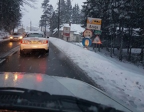 Coloane de mașini pe Valea Prahovei; între Bușteni și Predeal se circulă cu 10 kilometri la oră
