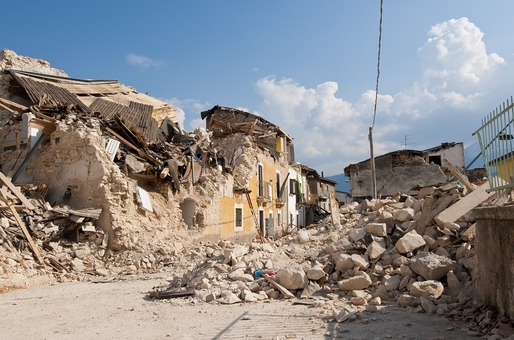 Sondaj: Cât de pregătiți suntem pentru un eventual dezastru? 1 român din 10 a făcut, în locuința sa, modificări care pot afecta structura de rezistență a clădirii