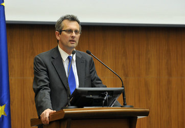 Valentin Lazea, economist-șef BNR: Salariile trebuie să crească sub productivitate și veniturile la buget să ajungă la 35% din PIB înainte de adoptarea euro