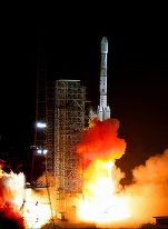 China a lansat o sondă spațială cu scopul de a explora partea îndepărtată a Lunii 