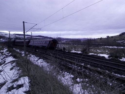 Hunedoara: Ultimele două vagoane ale unui tren de călători au deraiat; o persoană a fost rănită. A fost activat planul roșu de intervenție