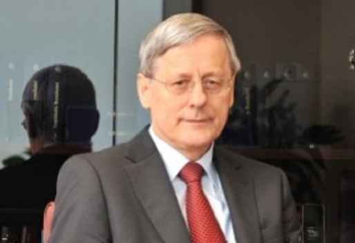 Petre Bunescu, director general adjunct al BRD, în bancă din 1990, iese la pensie și va fi înlocuit de Mihai Tiberiu Selegean, anterior și director de cabinet al ministrului Rodica Stănoiu