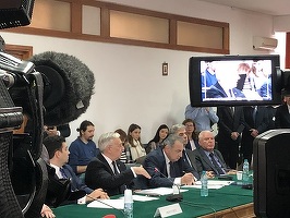 LIVE TEXT GALERIE FOTO Guvernatorul Isărescu a venit în Senat: ROBOR nu a fost manipulat. OUG 114 e un impozit pe politica monetară, ne leagă de mâini