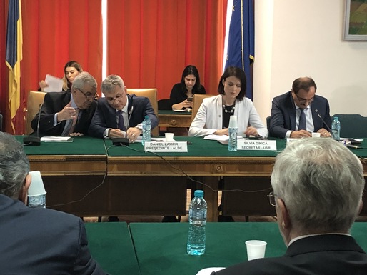 LIVE TEXT GALERIE FOTO Guvernatorul Isărescu a venit în Senat: ROBOR nu a fost manipulat. OUG 114 e un impozit pe politica monetară, ne leagă de mâini