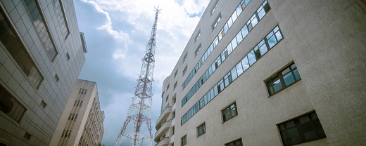 Telekom se luptă cu 5 companii pentru STS 