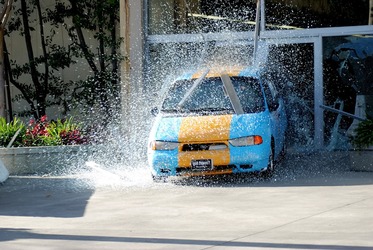 Decontarea directă a daunelor pentru șoferi, schimbată. Noul sistem va crește prețul asigurărilor auto RCA cu minimum 10%. Șoferul va fi însă responsabilizat când încheie asigurarea:" Polița va fi și pentru el, nu doar pentru celălalt șofer."