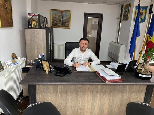 Directorul Direcției Regionale de Drumuri și Poduri Craiova Bogdan Bratu a fost reținut, fiind prezentat instanței cu propunere de arestare preventivă pentru înșelăciune. A depus la angajare o diplomă obținută fraudulos