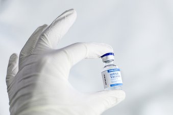 CNCAV: 18.100 persoane, vaccinate în ultimele 24 de ore, 9.985 cu prima doză