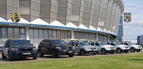 Grup infracțional destructurat - peste 70 de milioane din conturile unei firme transferate în conturi proprii - 6 membri reținuți; măsuri asiguratorii asupra a 50 de imobile, 17 terenuri, 20 de autoturisme și a 110 conturi la 13 unități bancare