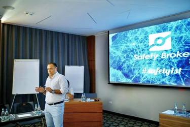 Viorel Vasile, CEO Safety Broker, liderul pieței de profil: Când am întrebat asigurătorii dacă sunt pregătiți pentru valul de solicitări care va urma falimentului City Insurance, toată lumea a luat "la mișto" întrebarea. Volumul venit a fost uriaș