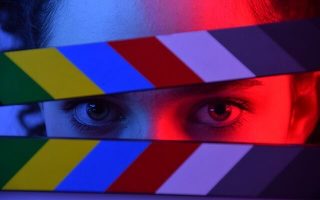 Câteva zeci de filme din anii ’90 pe care merită să le revezi și azi, pe plajă, la umbră sau din confortul canapelei