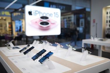 Afacerile iStyle vor stagna în acest an, la 111 milioane de euro. "Modernizarea principalelor magazine din rețea, amplasate în Băneasa Mall și AFI Cotroceni, au tras în jos vânzările"