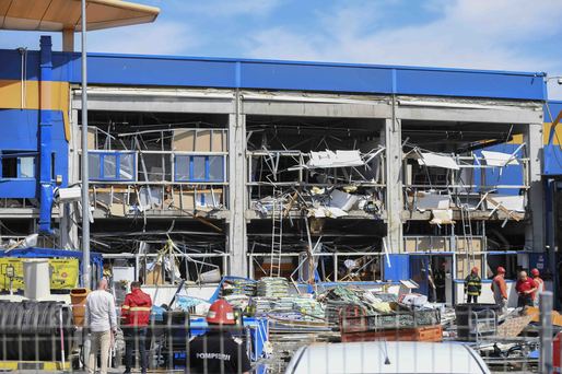 VIDEO&FOTO Explozie urmată de incendiu la un magazin Dedeman din Botoșani. A fost activat Planul Roșu. Reacția Dedeman