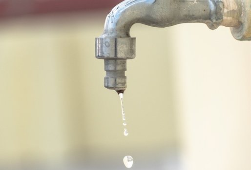 Restricții în furnizarea apei în sute de localități din țară. Apel la populație să folosească apa rațional