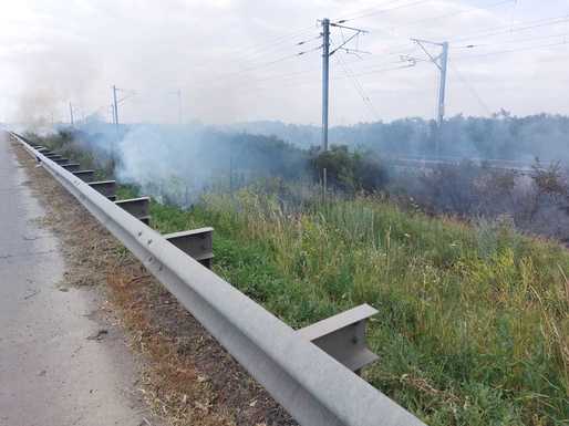 Un autotren încărcat cu cereale a luat foc pe A2 București – Constanța