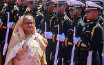 VIDEO Șefa Guvernului Bangladeshului, Sheikh Hasina, își părăsește palatul, luat cu asalt de mii de manifestanți