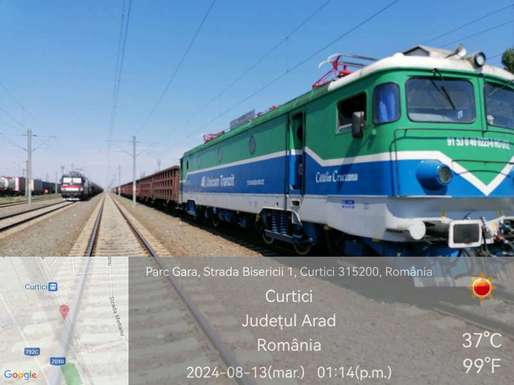 Un tren cu 28 de vagoane încărcate cu 1.500 de tone de deșeuri, oprit să intre în țară